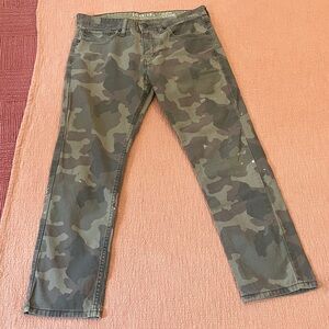 Vintage Levi’s wm’s W33L27.5 camouflage Skinny Jeans